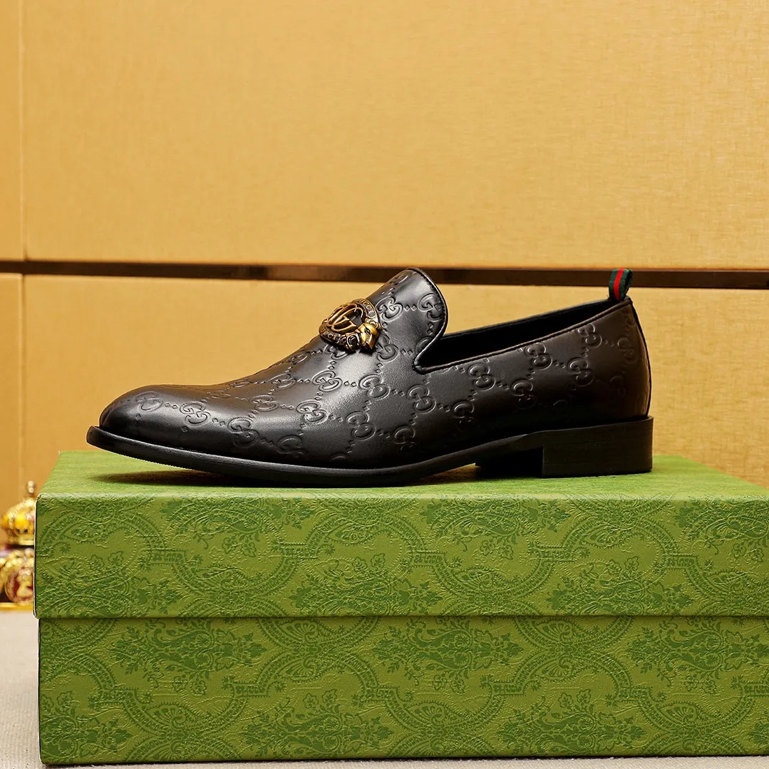 Men's shoes 💰400 💐 Product trademark: GUCCI "Gucci" casual leather shoes Regular size: 39-44 (38.45.46🉑️Customized) Product materials: Selected imported first-layer calfskin embossed upper + original hardware buckle, imported 🐑 sheepskin lining. Strong three-dimensional visual effect, combined outsole Color: 1⃣️color optional